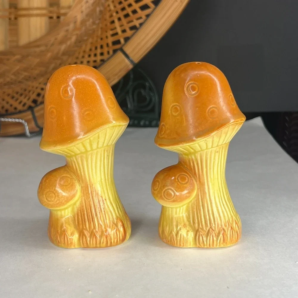 Vintage Ceramic Mushroom Salt & Pepper Shakers Made in Japan 5